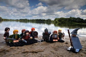 Neun Gefährten sind am See